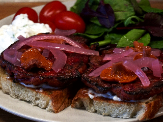 Rödbets och halloumi biffar