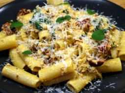 Creamy pasta with chicken mince