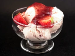 Easy strawberry ice cream