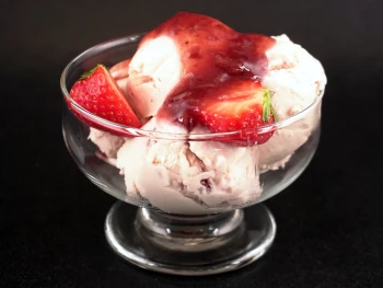 Easy strawberry ice cream