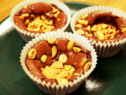 Minikladdkaka med jordnötter
