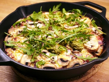 Pan Pizza with mushroom and pesto